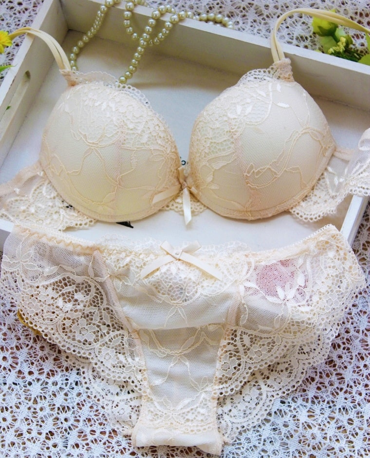 Trendy Lace Pushup Bra & Panty Combo