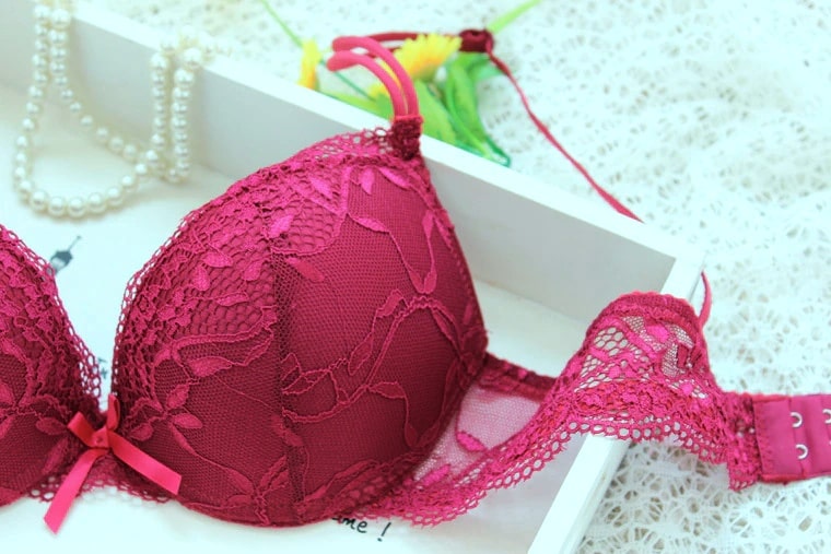 Trendy Lace Pushup Bra & Panty Combo Bucket Berry
